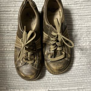 Doc Martens size 6 olive green distressed lace up throw backs…I loved these docs